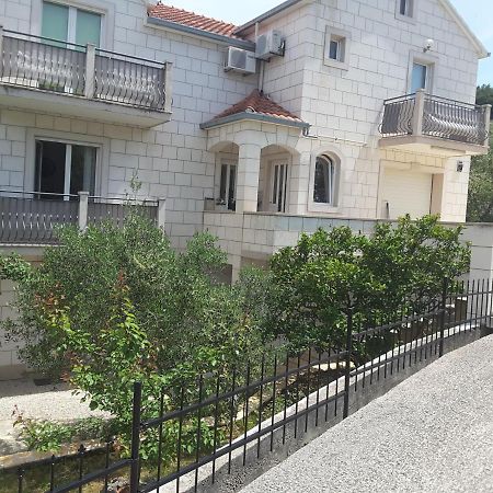 Apartments Nives Supetar Εξωτερικό φωτογραφία