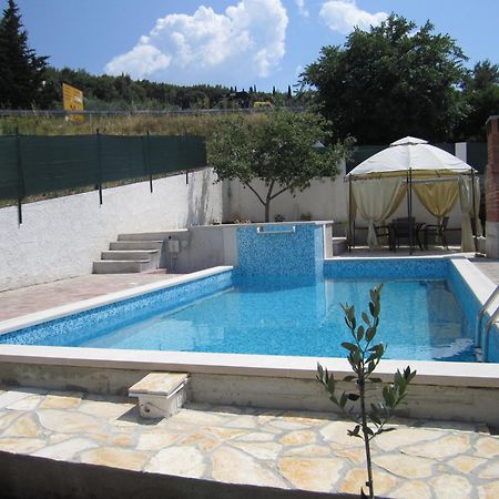Apartments Nives Supetar Δωμάτιο φωτογραφία