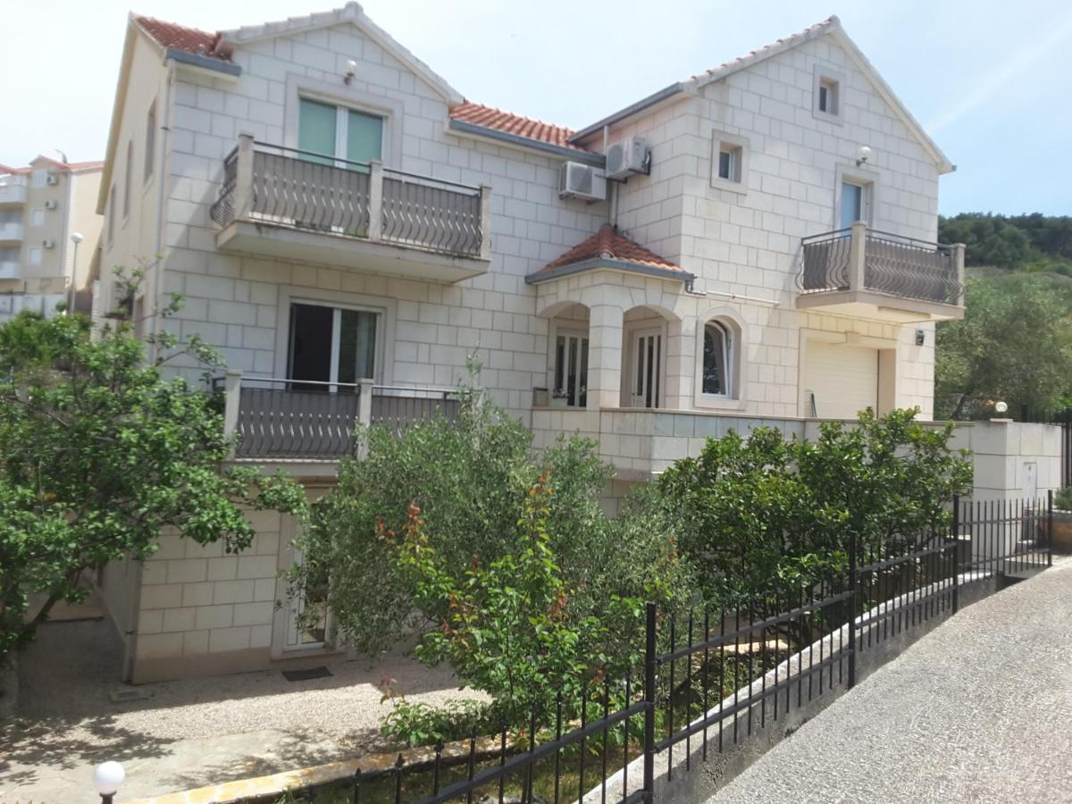 Apartments Nives Supetar Εξωτερικό φωτογραφία