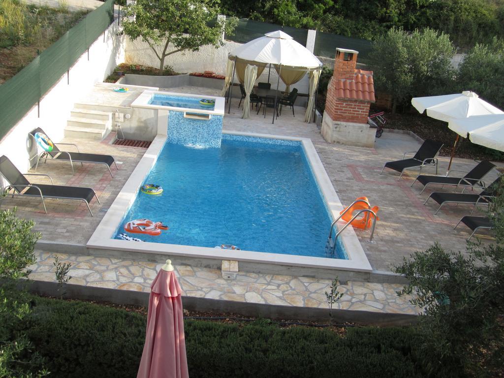 Apartments Nives Supetar Εξωτερικό φωτογραφία
