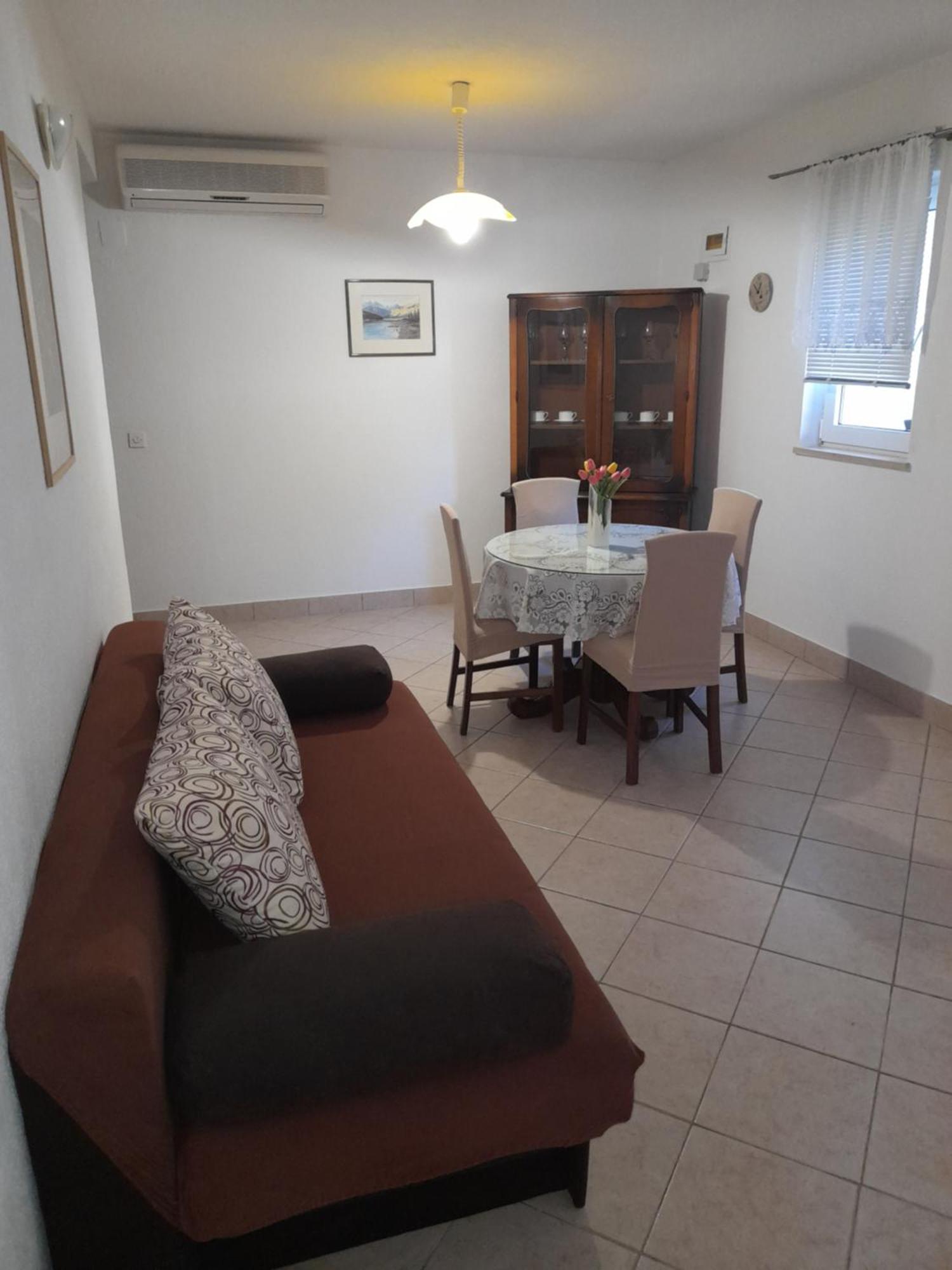 Apartments Nives Supetar Εξωτερικό φωτογραφία