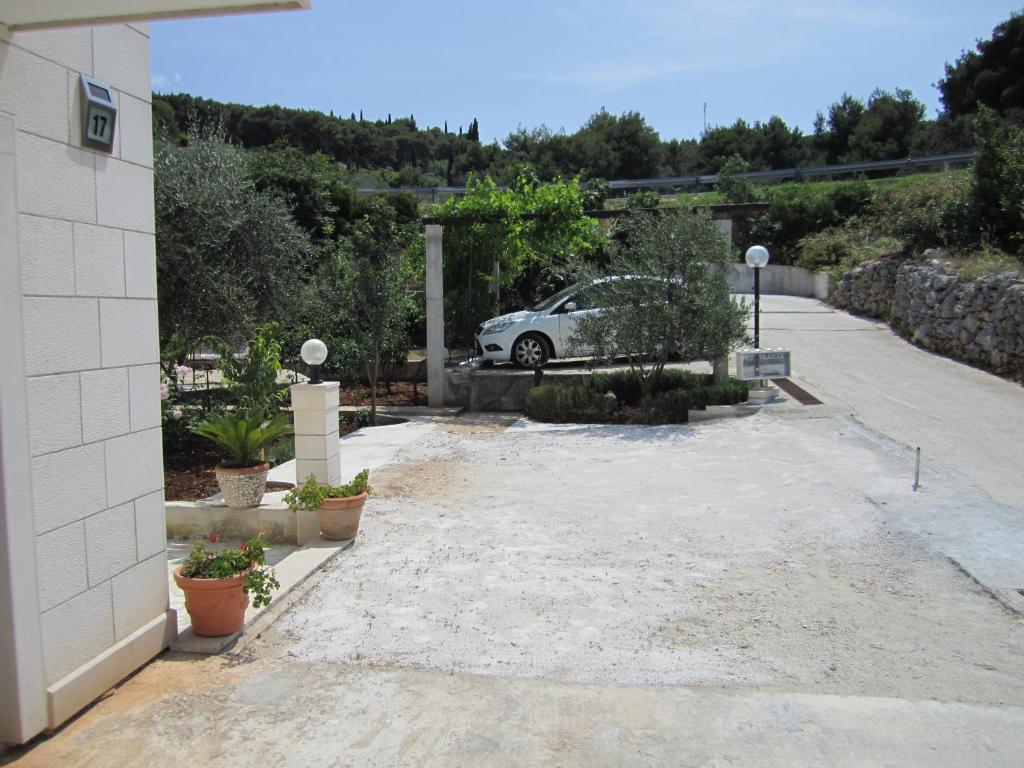 Apartments Nives Supetar Εξωτερικό φωτογραφία