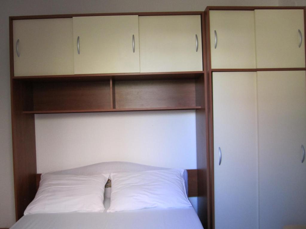 Apartments Nives Supetar Εξωτερικό φωτογραφία