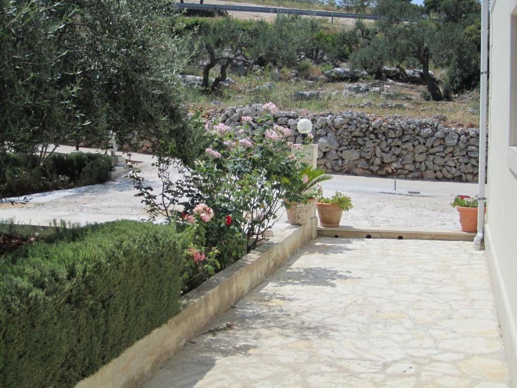 Apartments Nives Supetar Εξωτερικό φωτογραφία