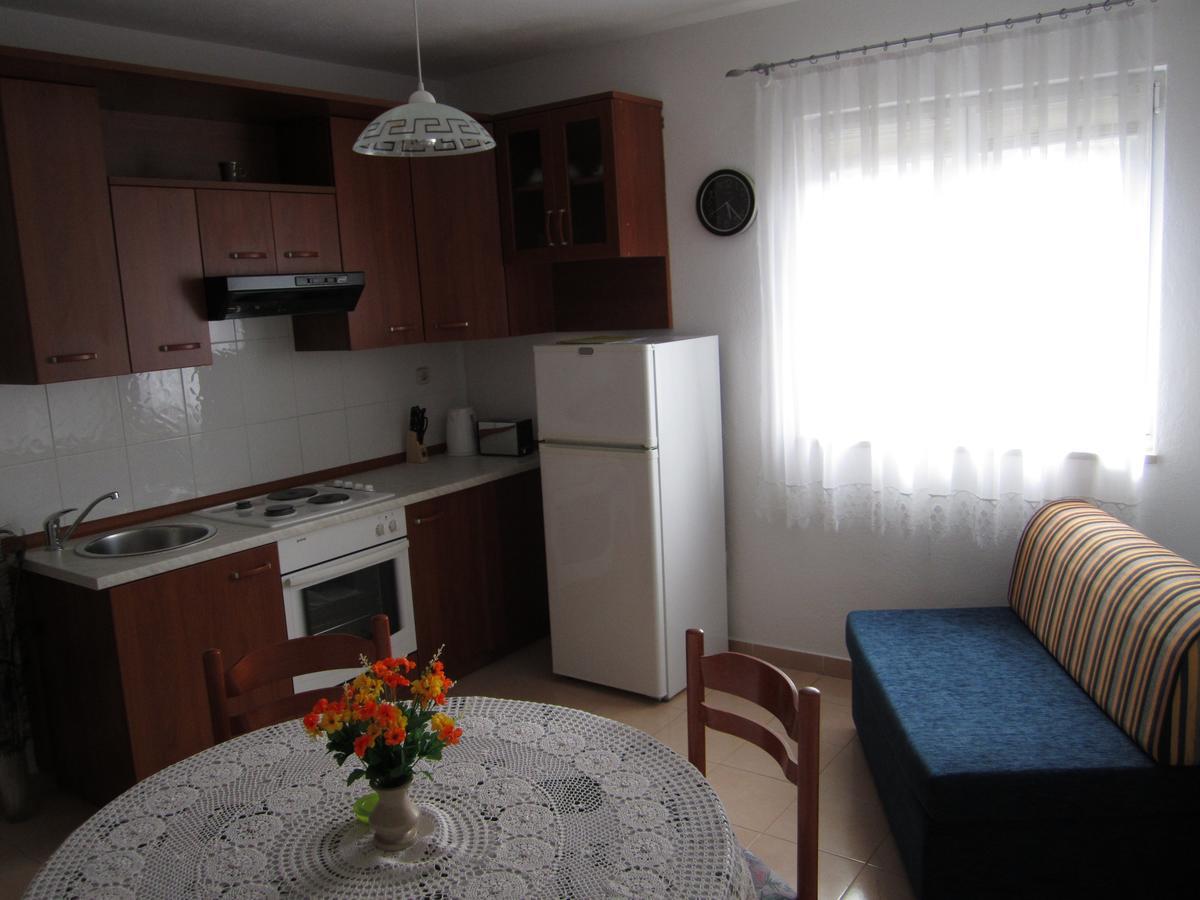Apartments Nives Supetar Εξωτερικό φωτογραφία