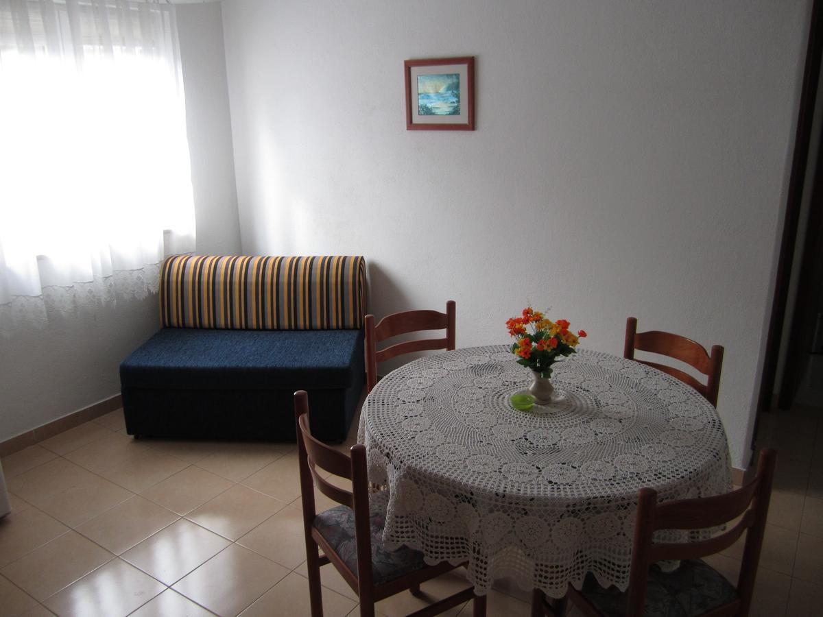 Apartments Nives Supetar Εξωτερικό φωτογραφία