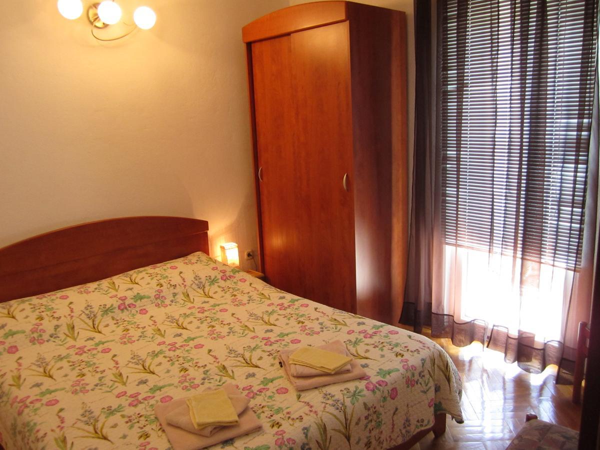Apartments Nives Supetar Εξωτερικό φωτογραφία