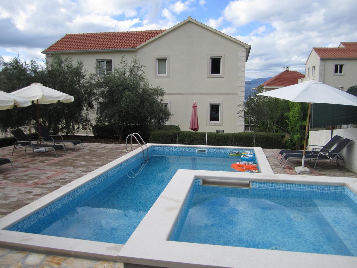 Apartments Nives Supetar Εξωτερικό φωτογραφία