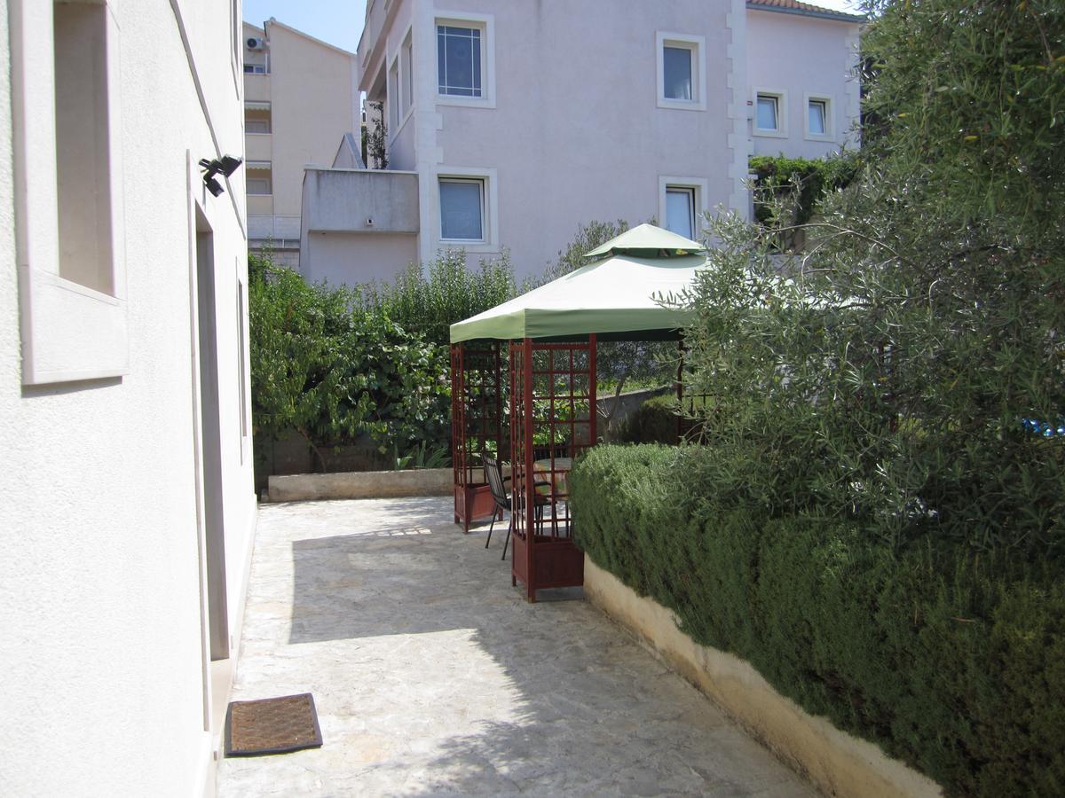 Apartments Nives Supetar Εξωτερικό φωτογραφία