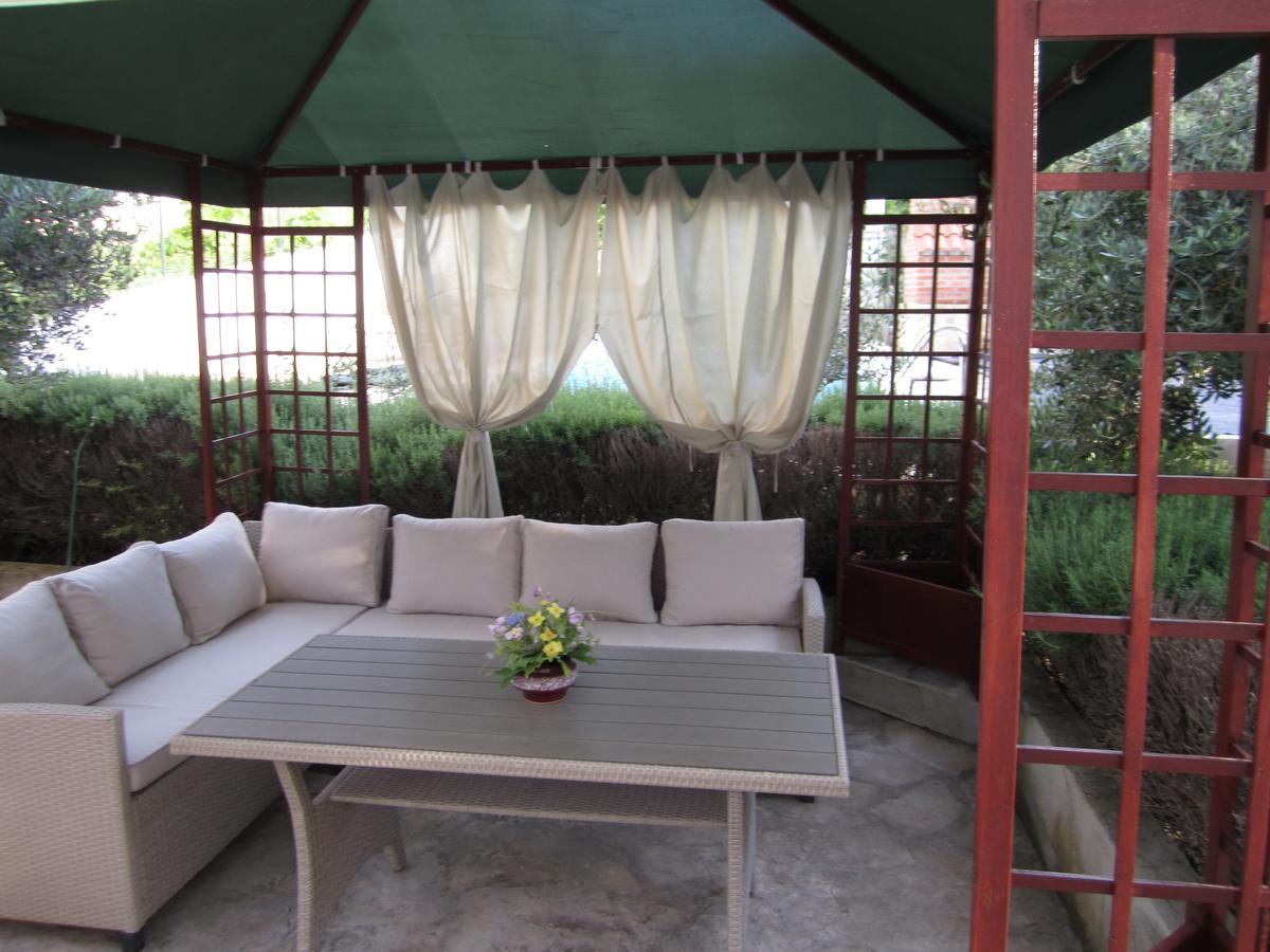 Apartments Nives Supetar Εξωτερικό φωτογραφία