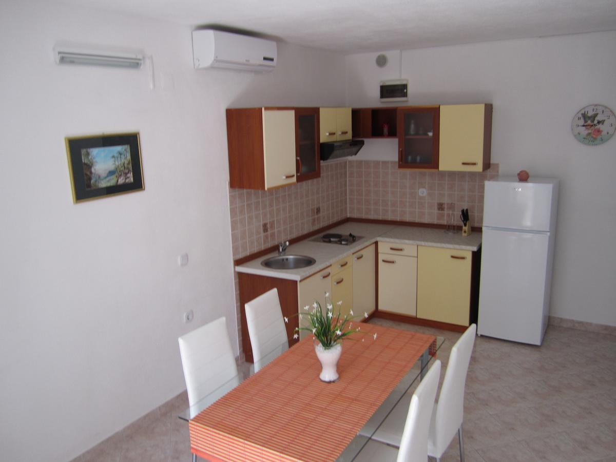 Apartments Nives Supetar Εξωτερικό φωτογραφία